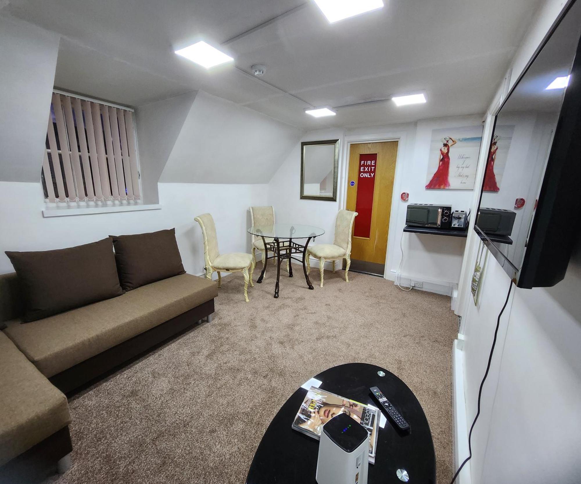 Stylish Modern 1-Bed Apartment In Prime Solihull Town Centre Extérieur photo