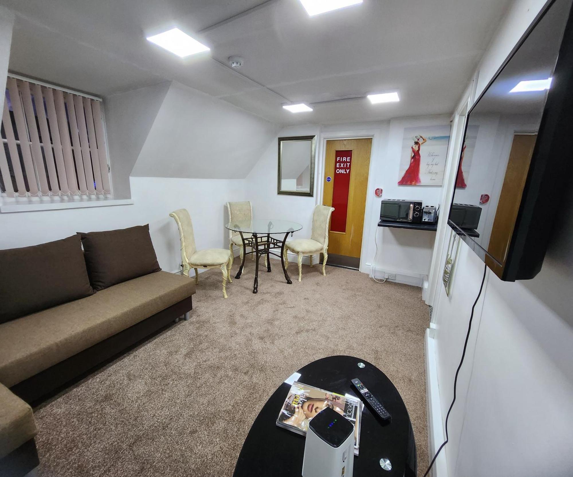 Stylish Modern 1-Bed Apartment In Prime Solihull Town Centre Chambre photo